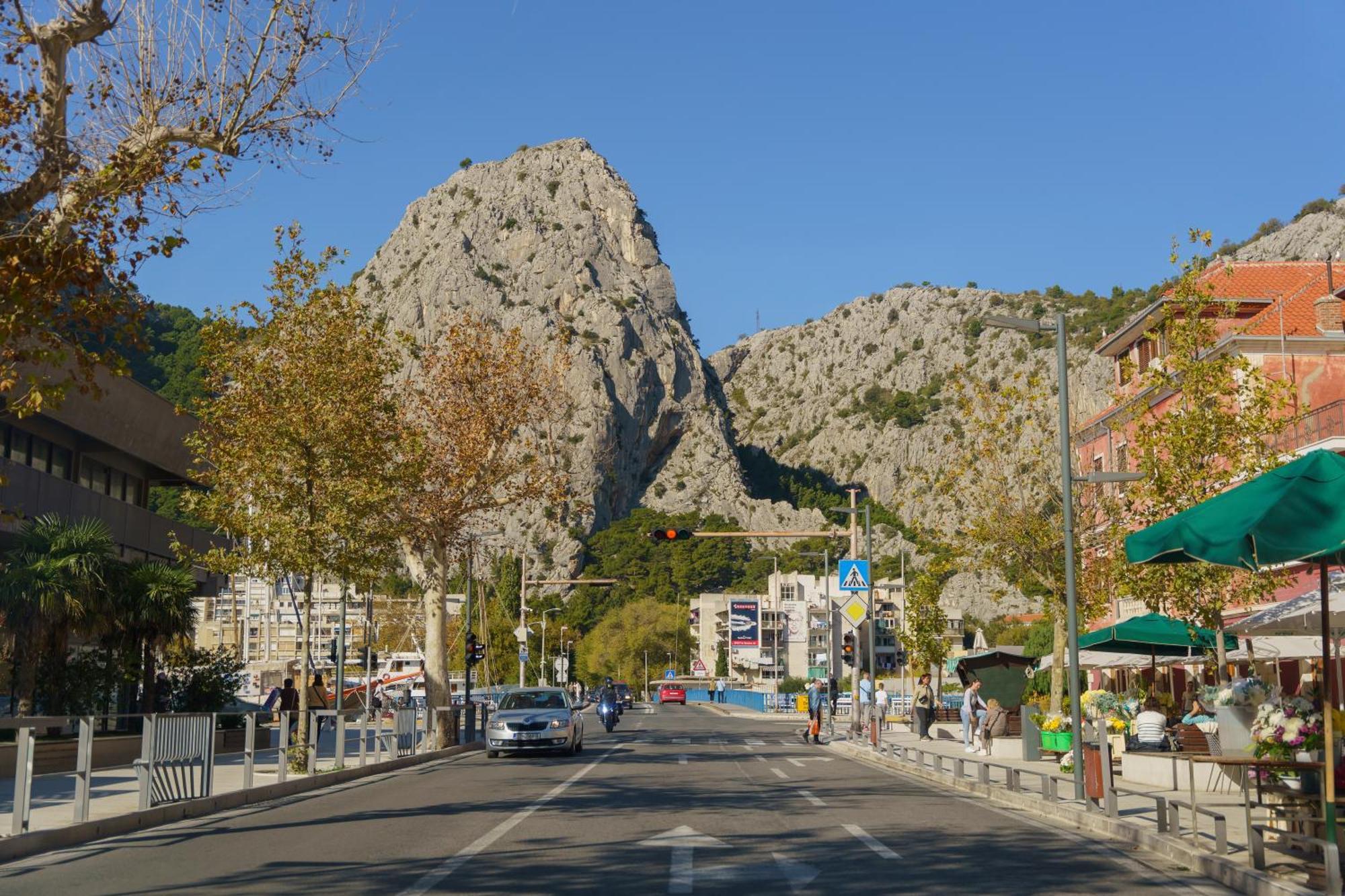 Sunny Apartment Omiš Eksteriør billede