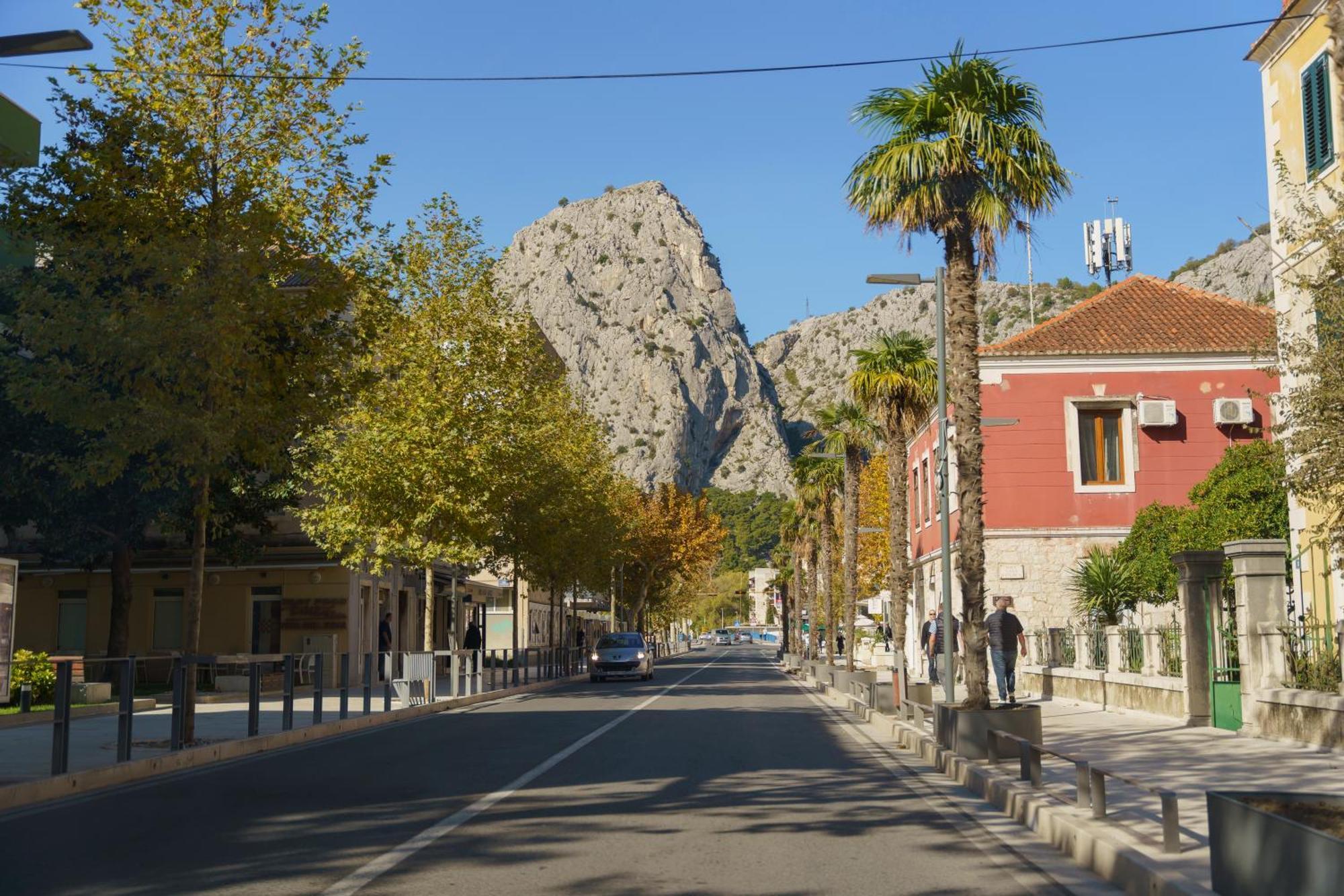Sunny Apartment Omiš Eksteriør billede
